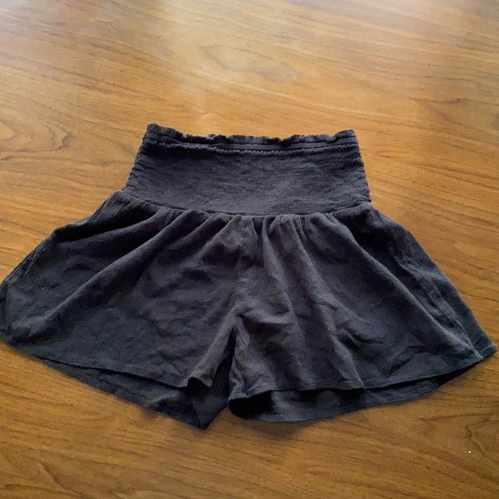 Aerie black smocked black flowy shorts size XS